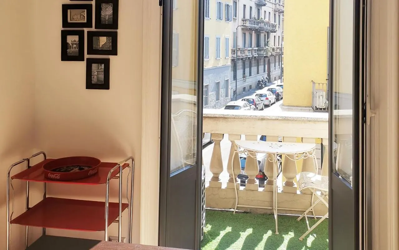 Milan Stilysh Apartment Near Metro And Fiera Mico 0*,  Itálie